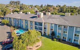 Best Western Plus Heritage Inn